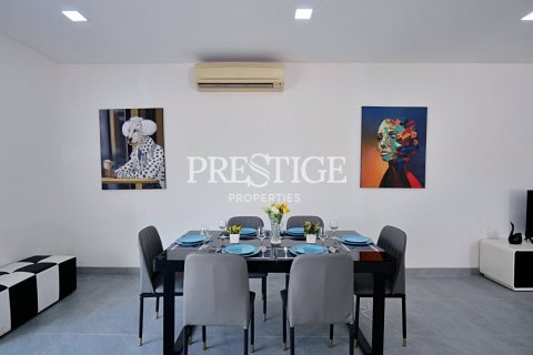 House in Pattaya, Thailand 6 bedrooms № 233248 - photo 6