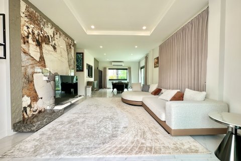 House in Phuket, Thailand 4 bedrooms № 172168 - photo 2