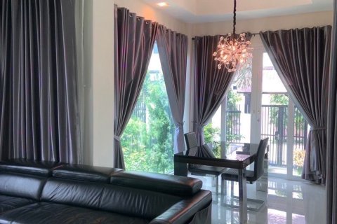 House in Pattaya, Thailand 3 bedrooms № 172165 - photo 11