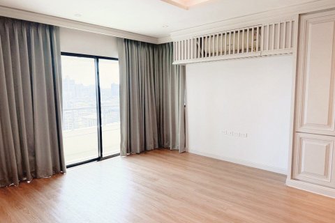 Studio in the Condo in Sathon, Bangkok, Thailand  № 158069 - photo 3