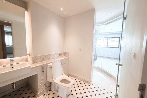 Studio in the Condo in Sathon, Bangkok, Thailand  № 158069 - photo 12