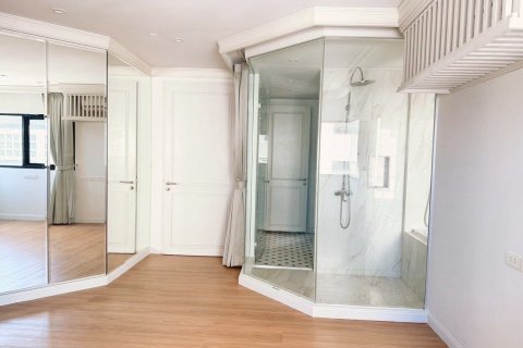 Studio in the Condo in Sathon, Bangkok, Thailand  № 158069 - photo 8