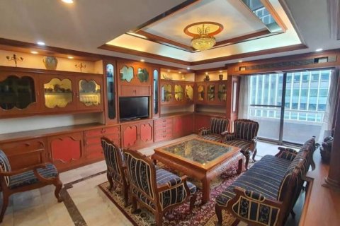 Condo in Bangkok, Thailand, 3 bedrooms  № 114427 - photo 1