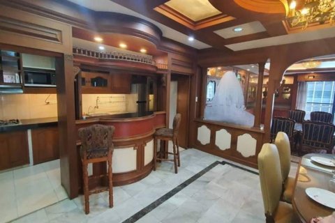 Condo in Bangkok, Thailand, 3 bedrooms  № 114427 - photo 2