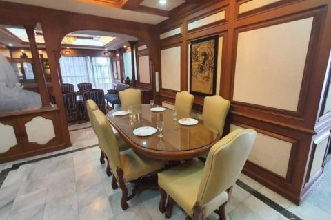 Condo in Bangkok, Thailand, 3 bedrooms  № 114427 - photo 3