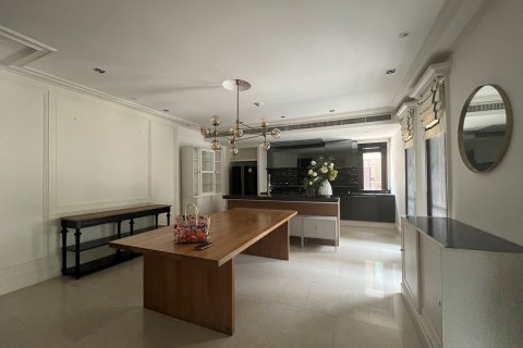 Condo in Bang Rak, Bangkok, Thailand, 3 bedrooms  № 133635 - photo 1