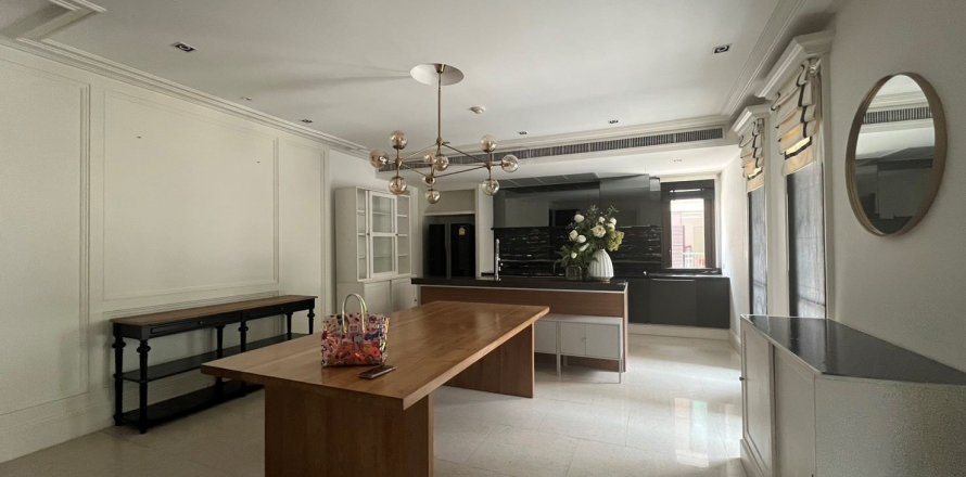 Condo in Bang Rak, Bangkok, Thailand, 3 bedrooms  № 133635