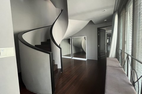 Condo in Bang Rak, Bangkok, Thailand, 3 bedrooms  № 133635 - photo 8