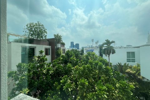 Condo in Bang Rak, Bangkok, Thailand, 3 bedrooms  № 133635 - photo 13