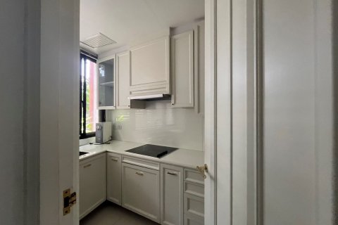 Condo in Bang Rak, Bangkok, Thailand, 3 bedrooms  № 133635 - photo 2