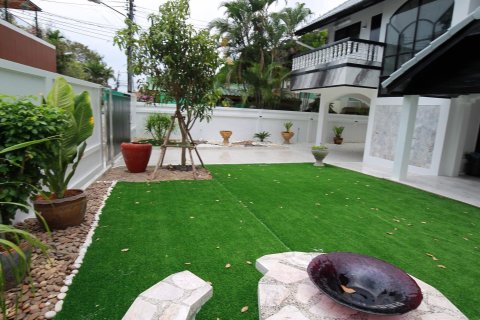 House in Pattaya, Thailand 3 bedrooms № 172085 - photo 15