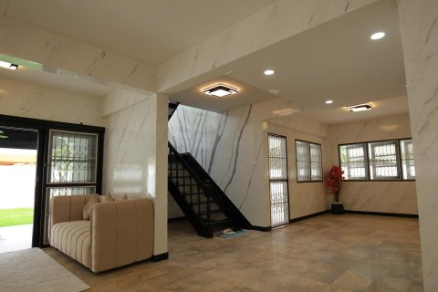 House in Pattaya, Thailand 3 bedrooms № 172085 - photo 8