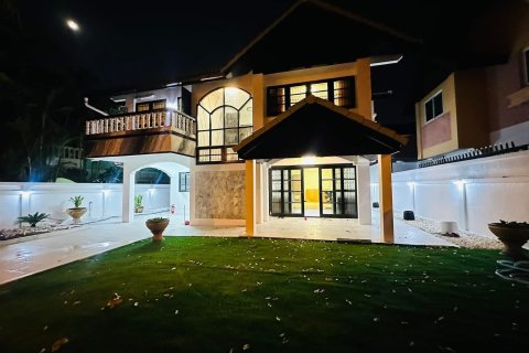 House in Pattaya, Thailand 3 bedrooms № 172085 - photo 2