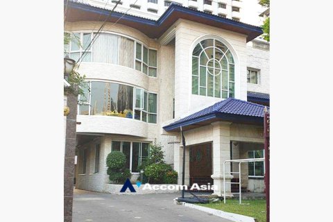 Maison à Khlong Toei, Bangkok, Thaïlande 6 chambres № 217185