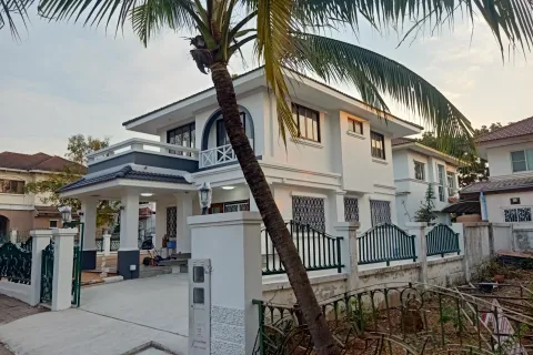 House in Khon Kaen, Thailand 3 bedrooms № 164512 - photo 2