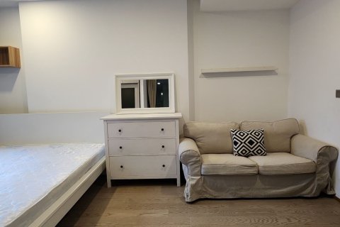 Студия в кондо в Банг Раке, Бангкок, Таиланд № 164507 - фото 2