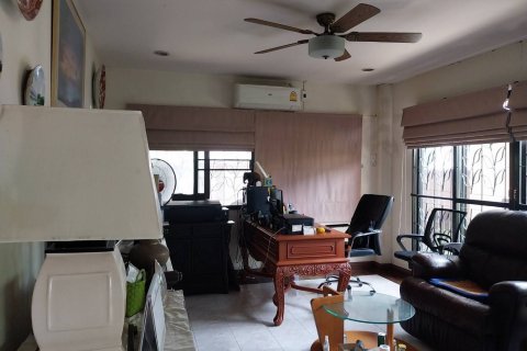 Maison à Chatuchak, Bangkok, Thaïlande 5 chambres № 148690 - photo 3