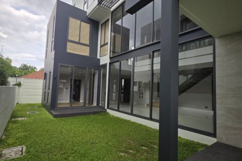 Дом в Кханнаяу, Бангкок, Таиланд с 5 спальнями № 148485 - фото 4