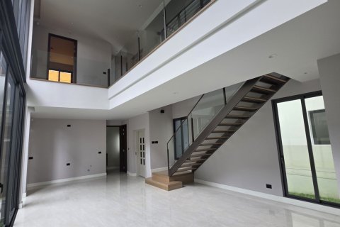 Дом в Кханнаяу, Бангкок, Таиланд с 5 спальнями № 148485 - фото 3