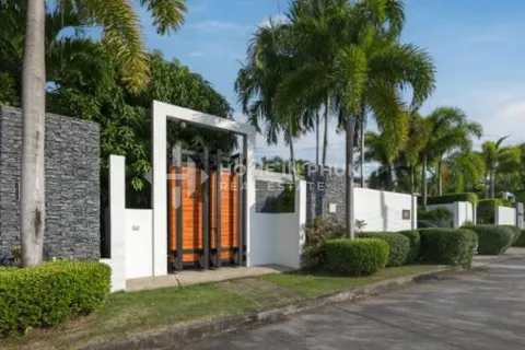 House on Nai Harn Beach, Thailand 4 bedrooms № 152523 - photo 18