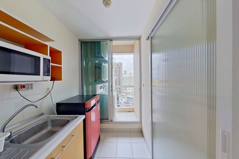 Studio dans le Condo à Watthana, Bangkok, Thaïlande № 137332 - photo 6