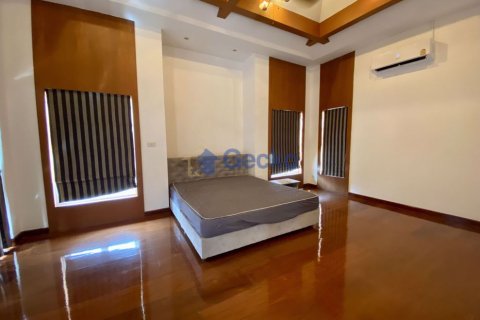 House in Pattaya, Thailand 5 bedrooms № 196638 - photo 18