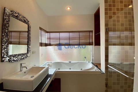 House in Pattaya, Thailand 5 bedrooms № 196638 - photo 22