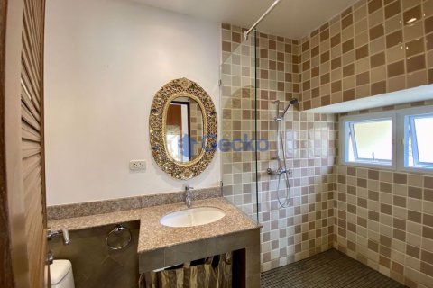 House in Pattaya, Thailand 5 bedrooms № 196638 - photo 30