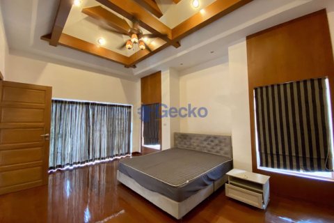 House in Pattaya, Thailand 5 bedrooms № 196638 - photo 28