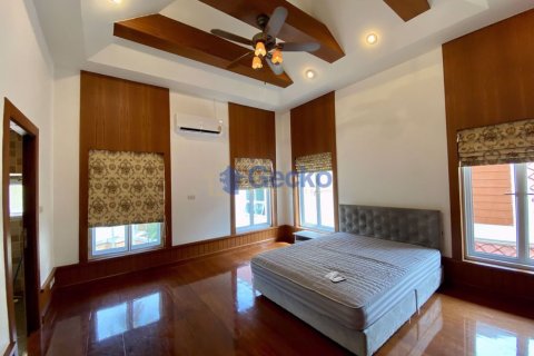 House in Pattaya, Thailand 5 bedrooms № 196638 - photo 26