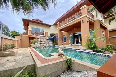 House in Pattaya, Thailand 5 bedrooms № 196638 - photo 3