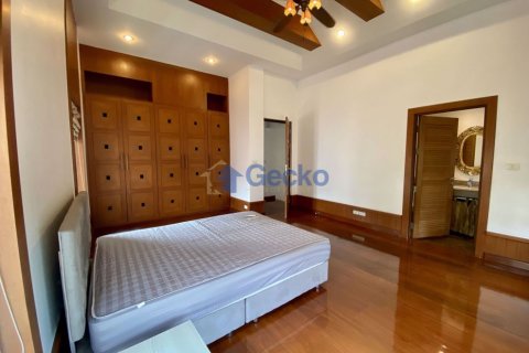 House in Pattaya, Thailand 5 bedrooms № 196638 - photo 27