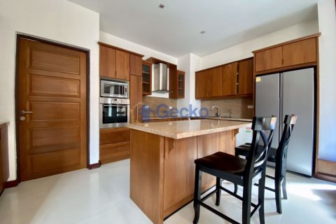 House in Pattaya, Thailand 5 bedrooms № 196638 - photo 14