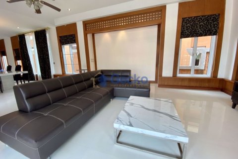 House in Pattaya, Thailand 5 bedrooms № 196638 - photo 7