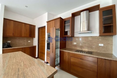 House in Pattaya, Thailand 5 bedrooms № 196638 - photo 13