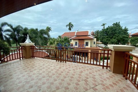 House in Pattaya, Thailand 5 bedrooms № 196638 - photo 25