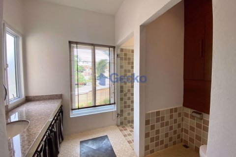 House in Pattaya, Thailand 5 bedrooms № 196638 - photo 16