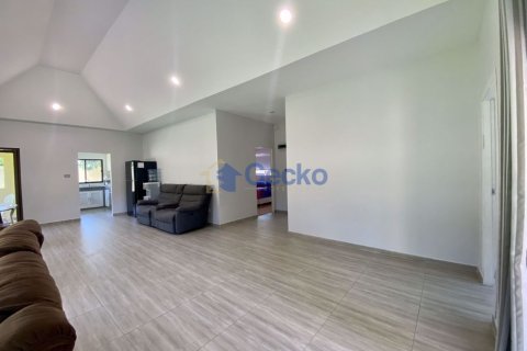 House in Pattaya, Thailand 3 bedrooms № 196634 - photo 14