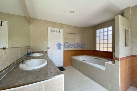 House in Pattaya, Thailand 3 bedrooms № 196634 - photo 11