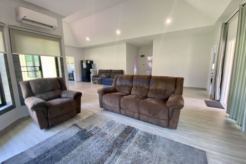 House in Pattaya, Thailand 3 bedrooms № 196634 - photo 6