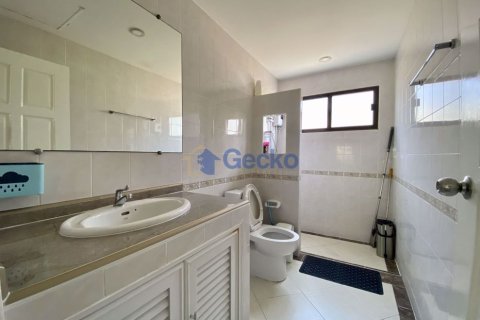 House in Pattaya, Thailand 3 bedrooms № 196634 - photo 18