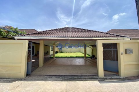 House in Pattaya, Thailand 3 bedrooms № 196634 - photo 3