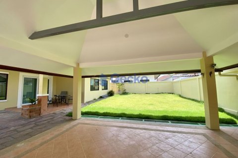 House in Pattaya, Thailand 3 bedrooms № 196634 - photo 2