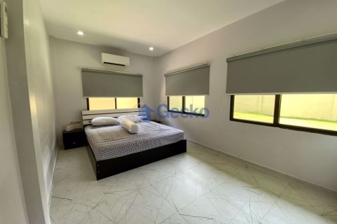 House in Pattaya, Thailand 3 bedrooms № 196634 - photo 15
