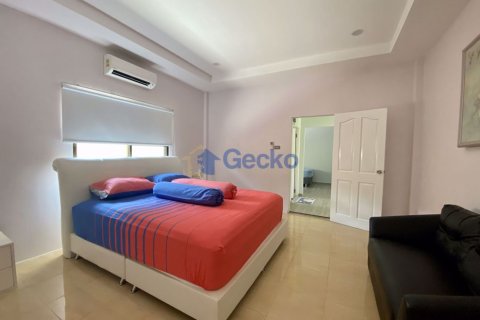 House in Pattaya, Thailand 3 bedrooms № 196634 - photo 12