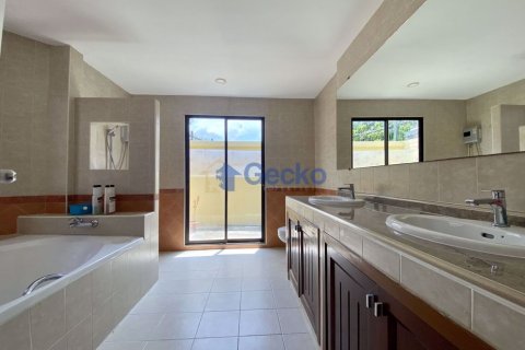 House in Pattaya, Thailand 3 bedrooms № 196634 - photo 13