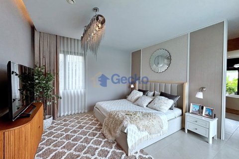 House in Pattaya, Thailand 4 bedrooms № 196636 - photo 20