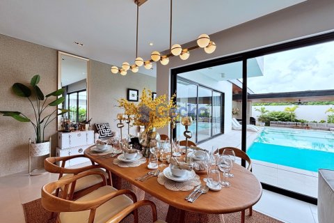 House in Pattaya, Thailand 4 bedrooms № 196636 - photo 9
