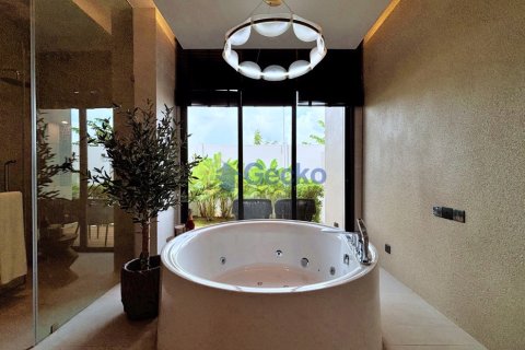 House in Pattaya, Thailand 4 bedrooms № 196636 - photo 24