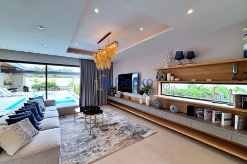 House in Pattaya, Thailand 4 bedrooms № 196636 - photo 7